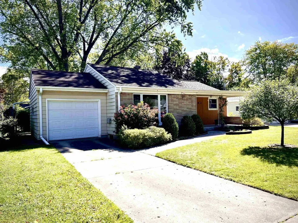 3 Bed 1 Bath Established Mid-Century Residence in Green Bay, WI - 1