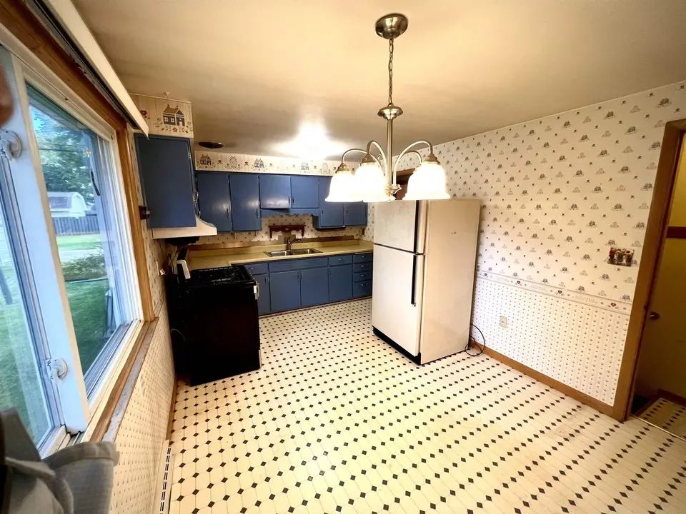 3 Bed 1 Bath Established Mid-Century Residence in Green Bay, WI - 3