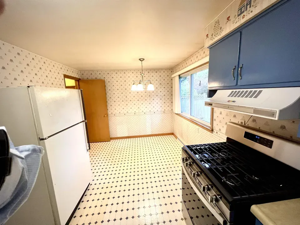 3 Bed 1 Bath Established Mid-Century Residence in Green Bay, WI - 4