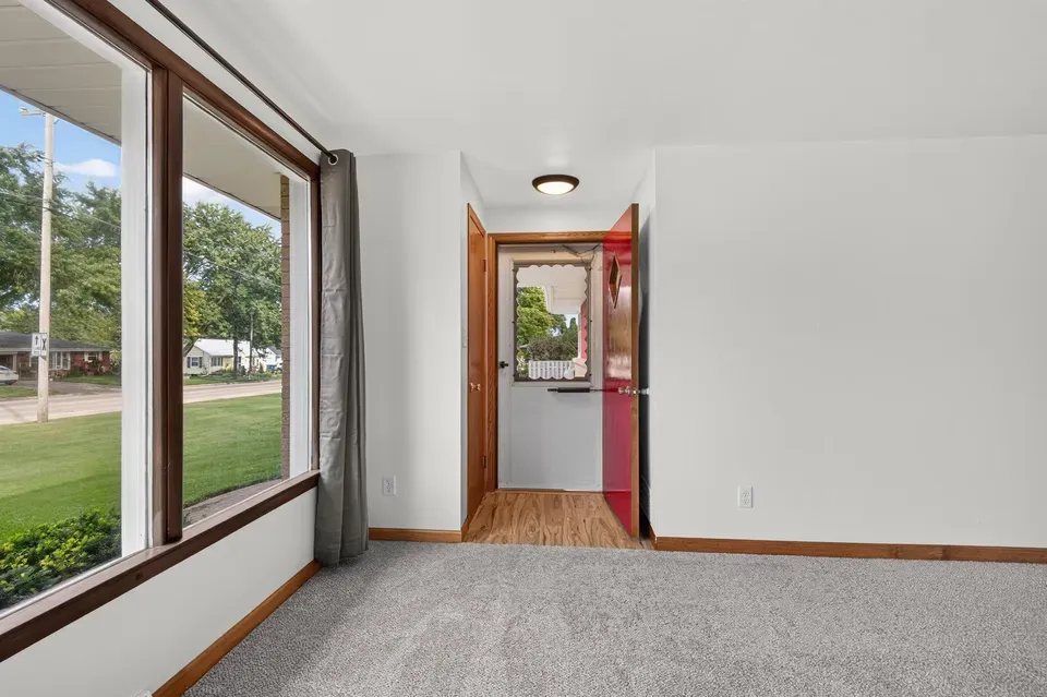 3 Bed 1 Bath Established Mid-Century Residence in Green Bay, WI - 3