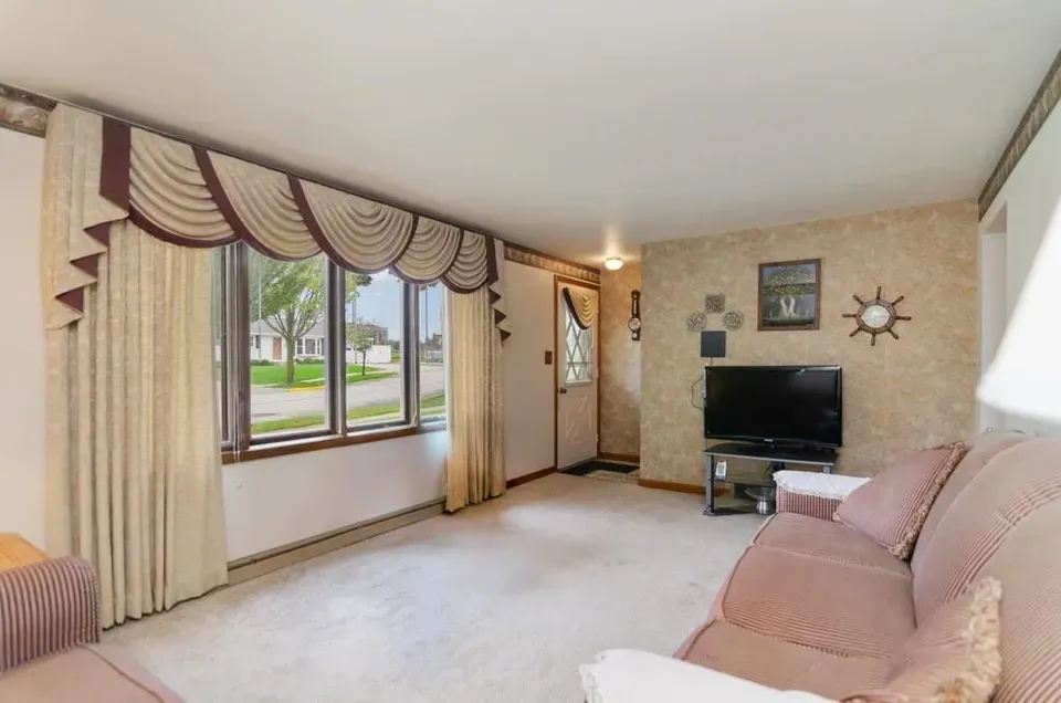 3 Bed 1 Bath Established Mid-Century Residence in Green Bay, WI - 4