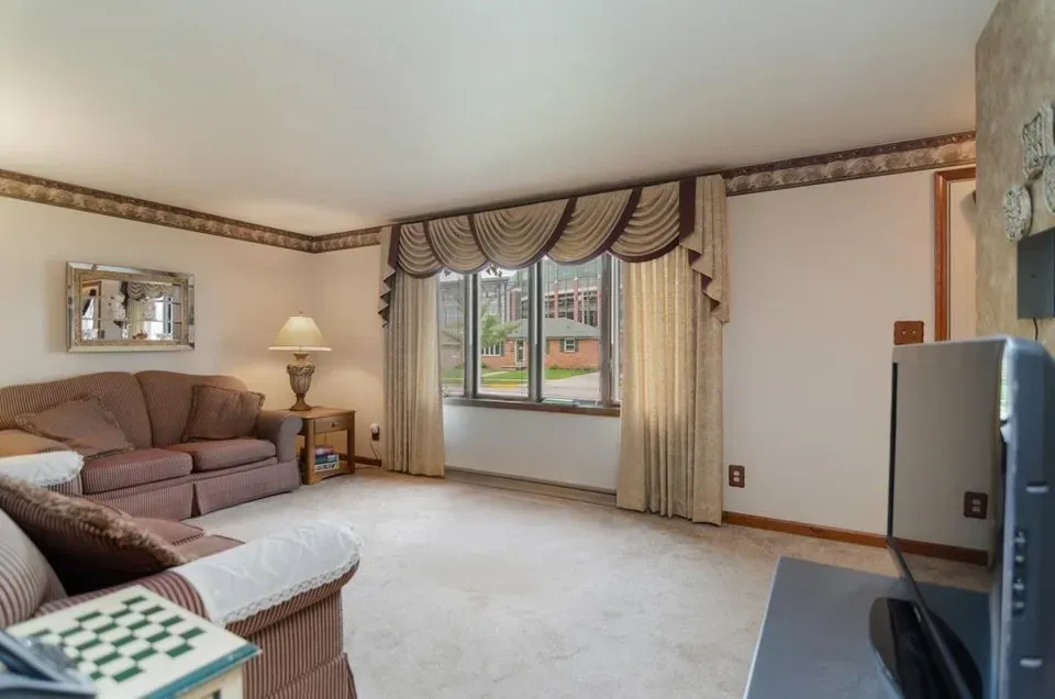 3 Bed 1 Bath Established Mid-Century Residence in Green Bay, WI - 5
