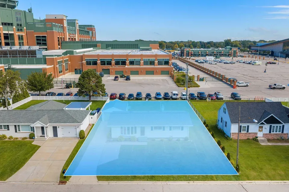 3 Bed 1 Bath Established Mid-Century Residence in Green Bay, WI - 2