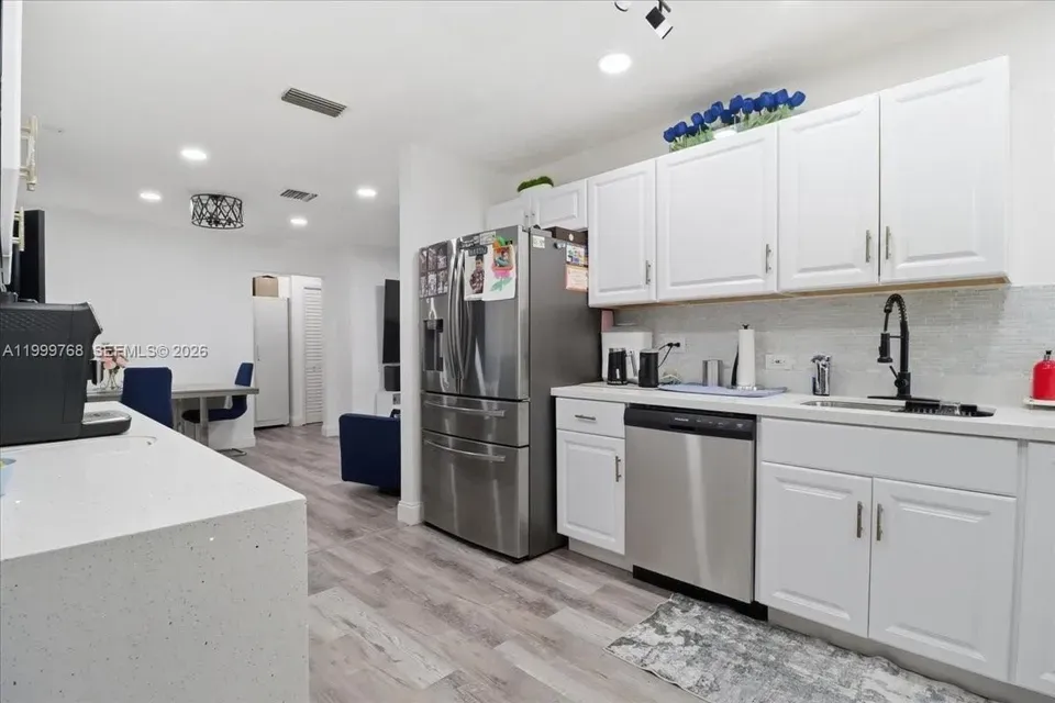 3 Bed 1 Bath Established Mid-Century Residence in Hollywood, FL - 1