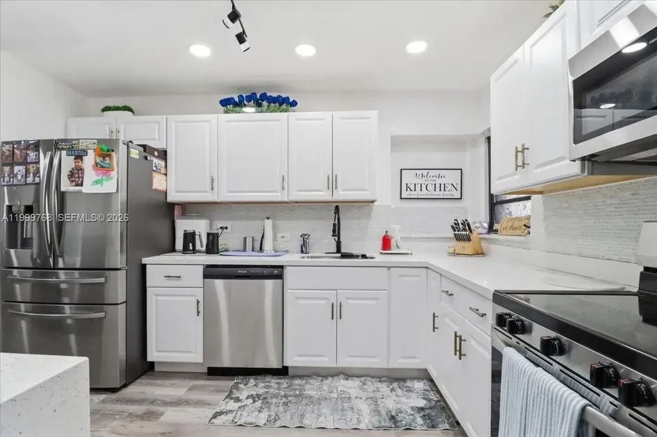 3 Bed 1 Bath Established Mid-Century Residence in Hollywood, FL - 2
