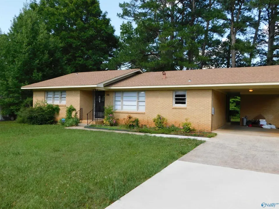 3 Bed 1 Bath Established Mid-Century Residence in Huntsville, AL