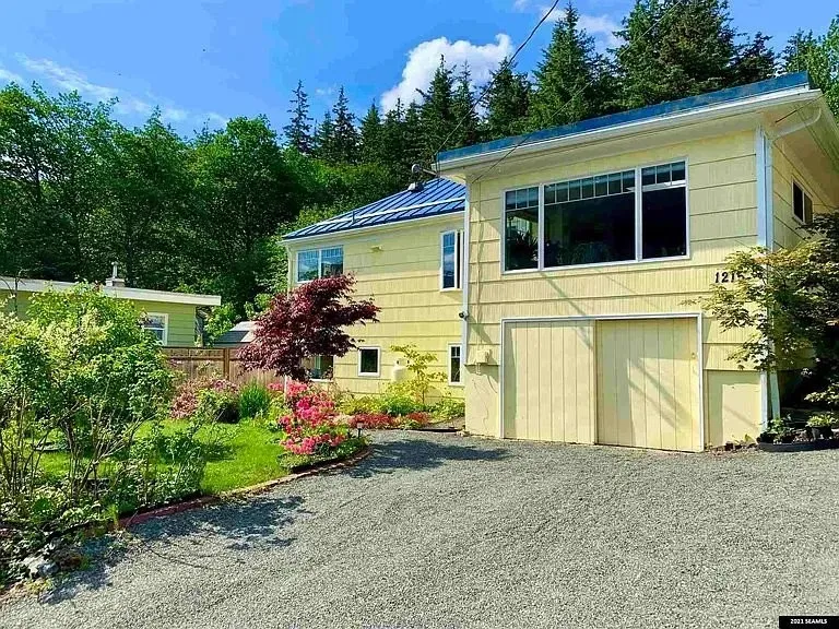 3 Bed 1 Bath Established Mid-Century Residence in Juneau, AK