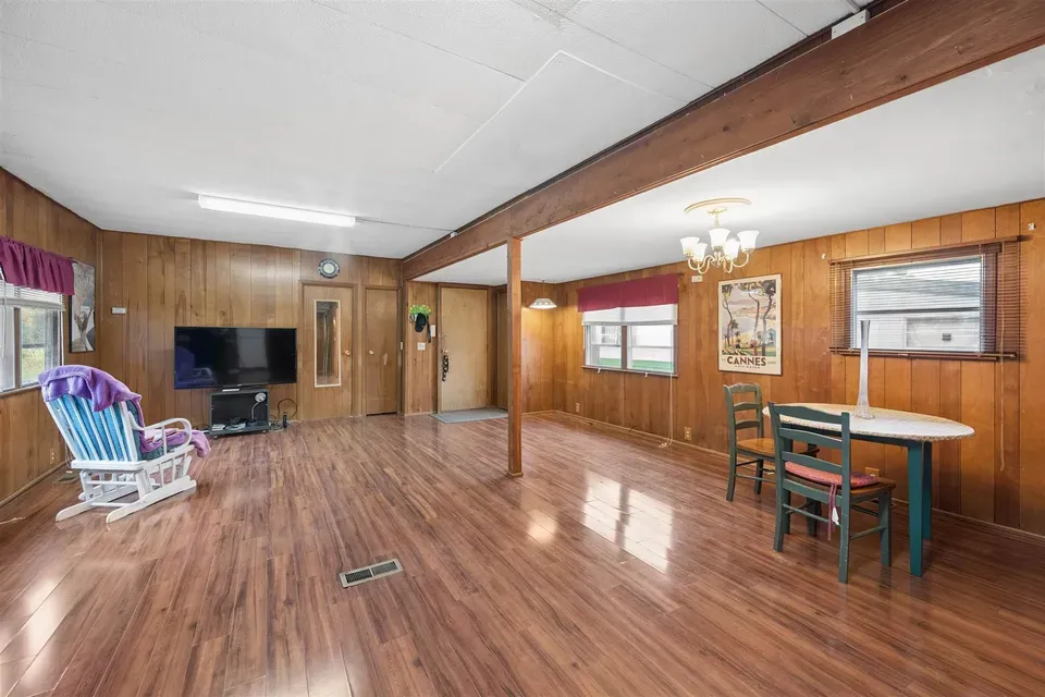 3 Bed 1 Bath Established Mid-Century Residence in Juneau, AK - 2