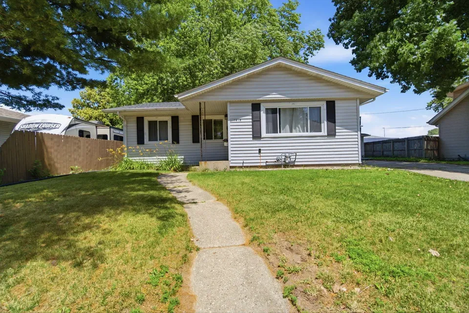 3 Bed 1 Bath Established Mid-Century Residence in Kenosha, WI