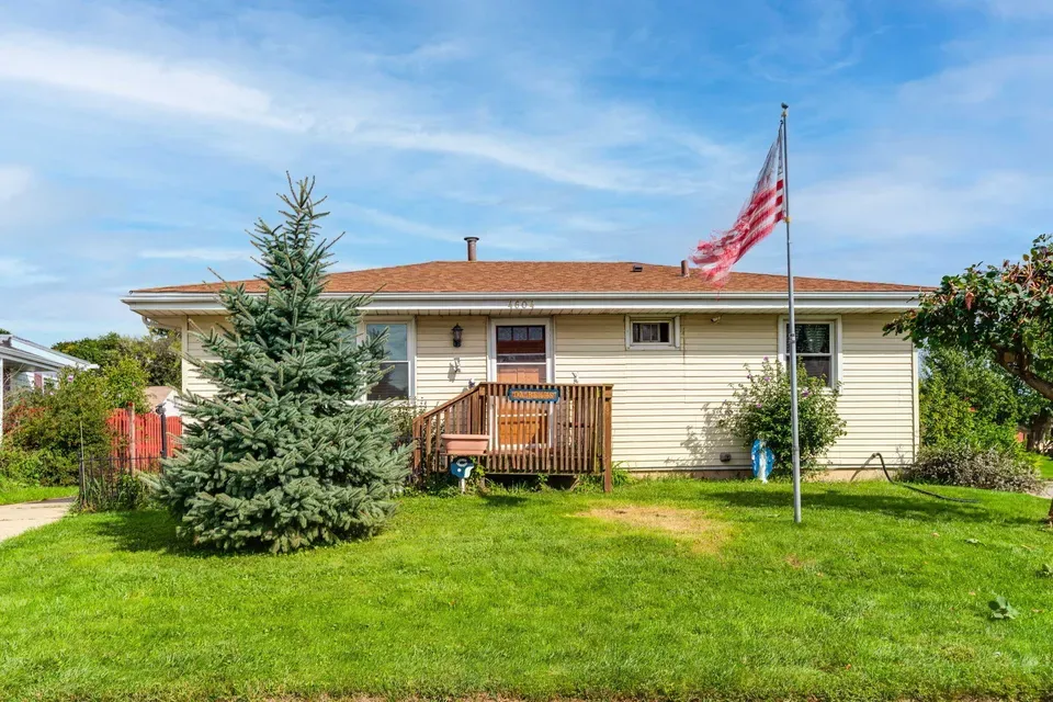 3 Bed 1 Bath Established Mid-Century Residence in Kenosha, WI - 1