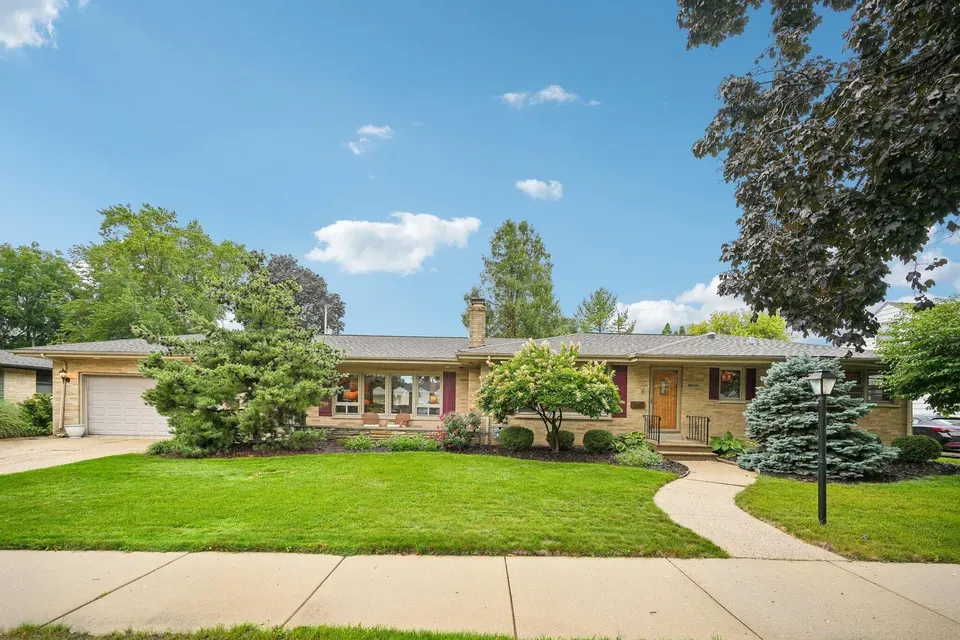 3 Bed 1 Bath Established Mid-Century Residence in Kenosha, WI - 3