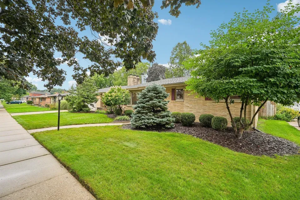 3 Bed 1 Bath Established Mid-Century Residence in Kenosha, WI - 4