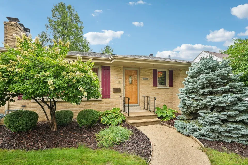 3 Bed 1 Bath Established Mid-Century Residence in Kenosha, WI - 5