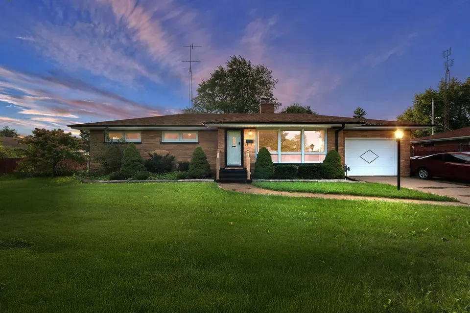 3 Bed 1 Bath Established Mid-Century Residence in Kenosha, WI - 1