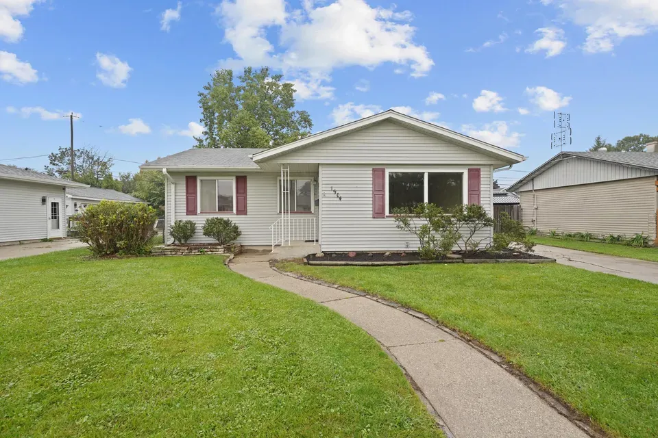3 Bed 1 Bath Established Mid-Century Residence in Kenosha, WI