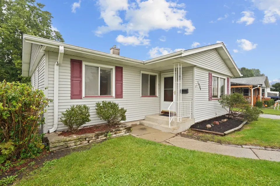 3 Bed 1 Bath Established Mid-Century Residence in Kenosha, WI - 3