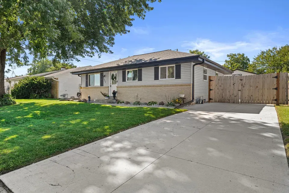 3 Bed 1 Bath Established Mid-Century Residence in Kenosha, WI