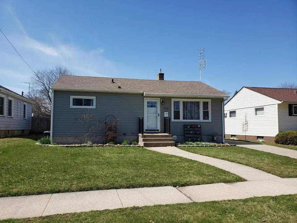3 Bed 1 Bath Established Mid-Century Residence in Kenosha, WI