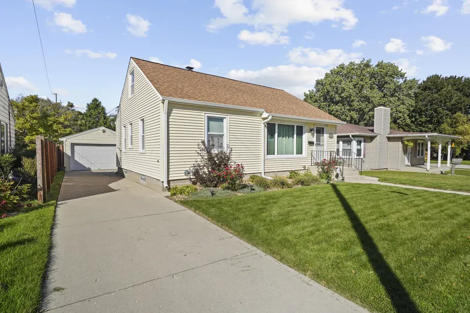 3 Bed 1 Bath Established Mid-Century Residence in Kenosha, WI - 2