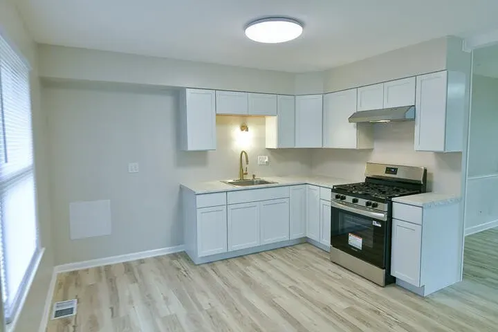 3 Bed 1 Bath Established Mid-Century Residence in Kenosha, WI - 4
