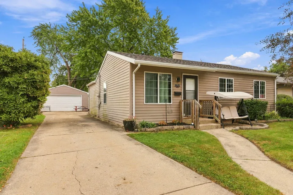 3 Bed 1 Bath Established Mid-Century Residence in Kenosha, WI - 1
