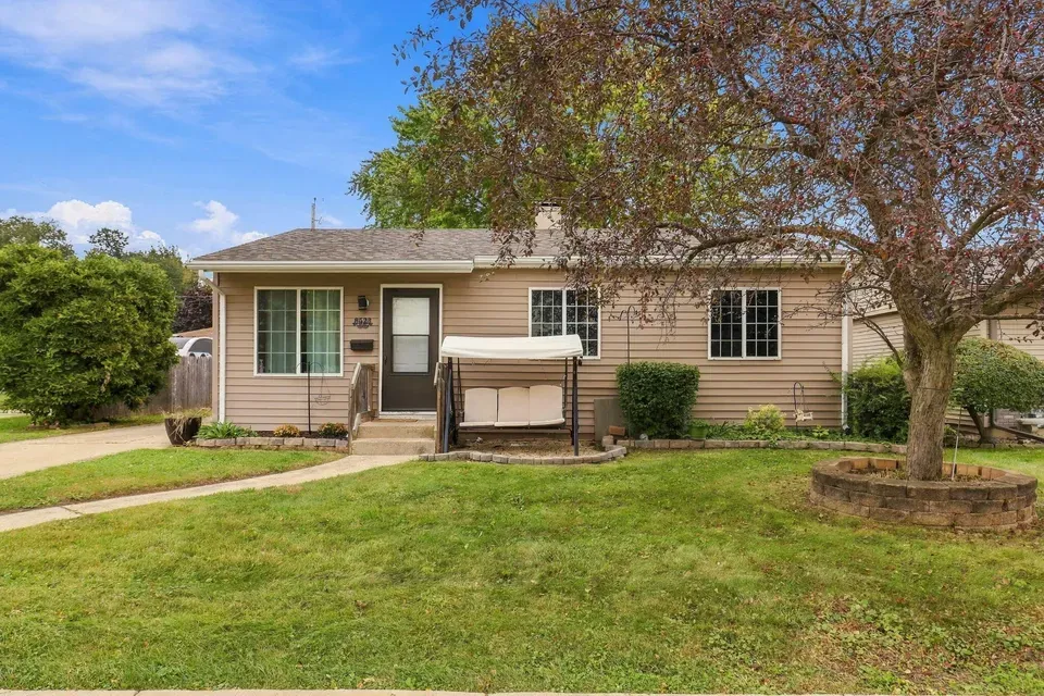 3 Bed 1 Bath Established Mid-Century Residence in Kenosha, WI - 2
