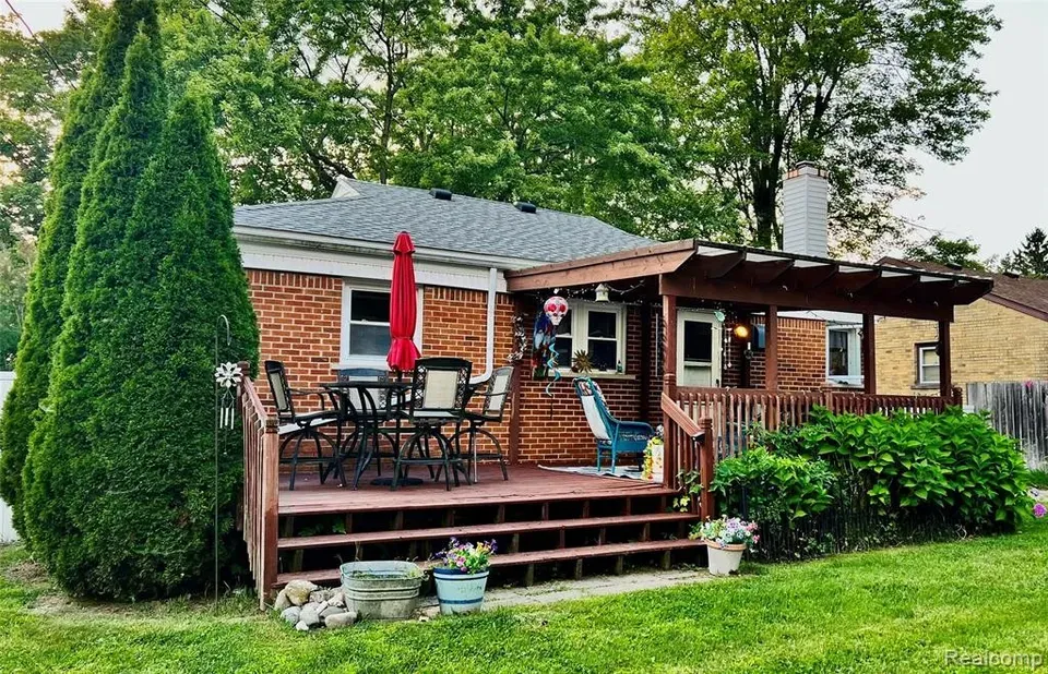 3 Bed 1 Bath Established Mid-Century Residence in Lansing, MI - 2