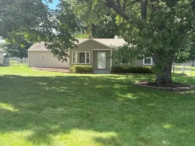 3 Bed 1 Bath Established Mid-Century Residence in Lansing, MI - 3