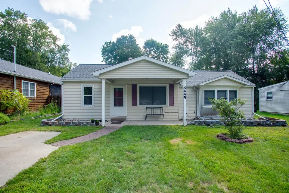 3 Bed 1 Bath Established Mid-Century Residence in Lansing, MI - 2