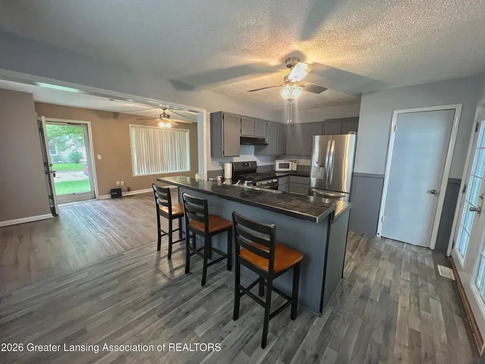 3 Bed 1 Bath Established Mid-Century Residence in Lansing, MI - 4