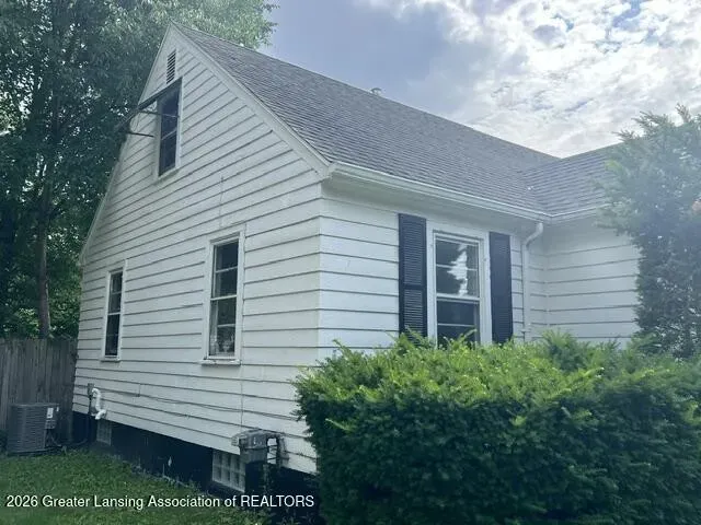 3 Bed 1 Bath Established Mid-Century Residence in Lansing, MI - 3