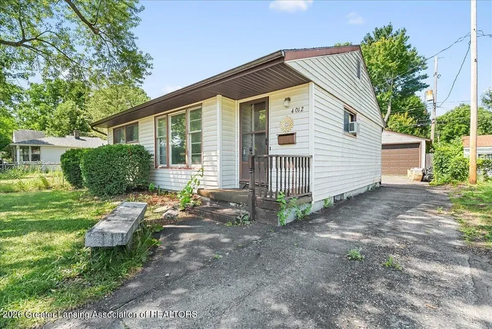 3 Bed 1 Bath Established Mid-Century Residence in Lansing, MI - 3