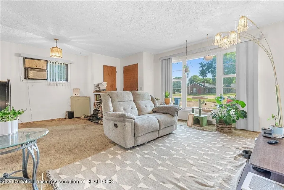 3 Bed 1 Bath Established Mid-Century Residence in Lansing, MI - 4