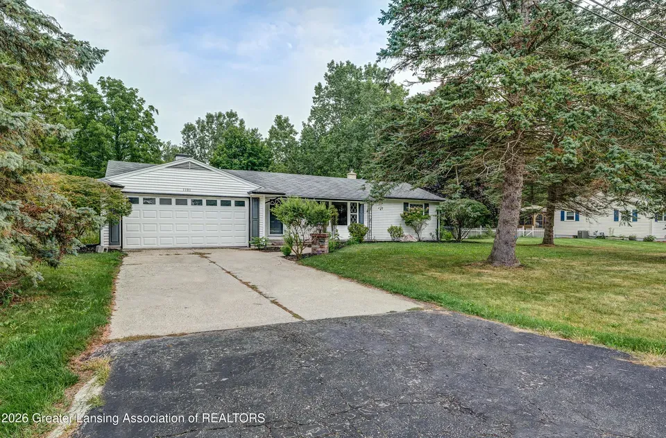 3 Bed 1 Bath Established Mid-Century Residence in Lansing, MI - 1