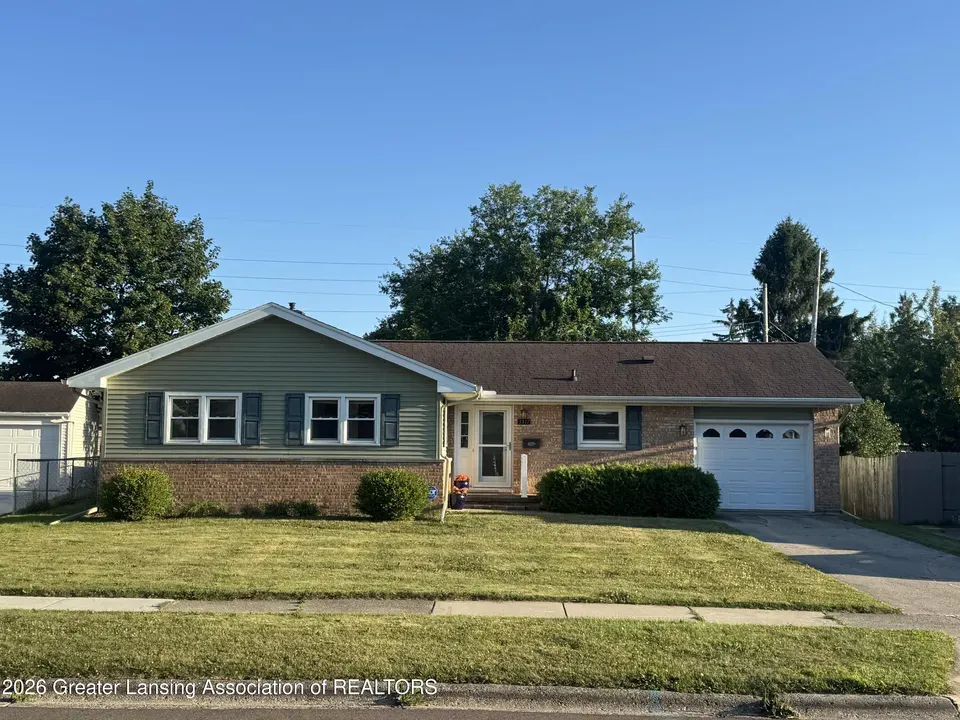 3 Bed 1 Bath Established Mid-Century Residence in Lansing, MI