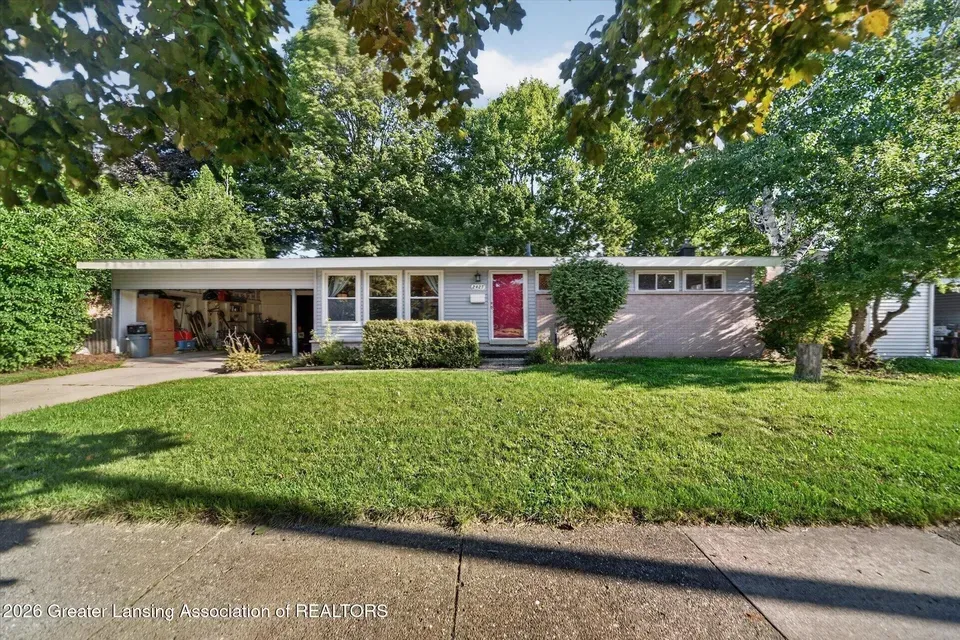 3 Bed 1 Bath Established Mid-Century Residence in Lansing, MI - 2