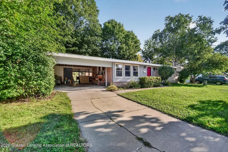 3 Bed 1 Bath Established Mid-Century Residence in Lansing, MI - 3