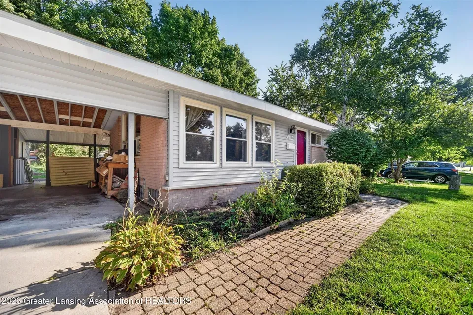 3 Bed 1 Bath Established Mid-Century Residence in Lansing, MI - 4