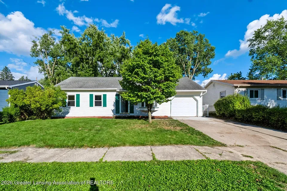 3 Bed 1 Bath Established Mid-Century Residence in Lansing, MI
