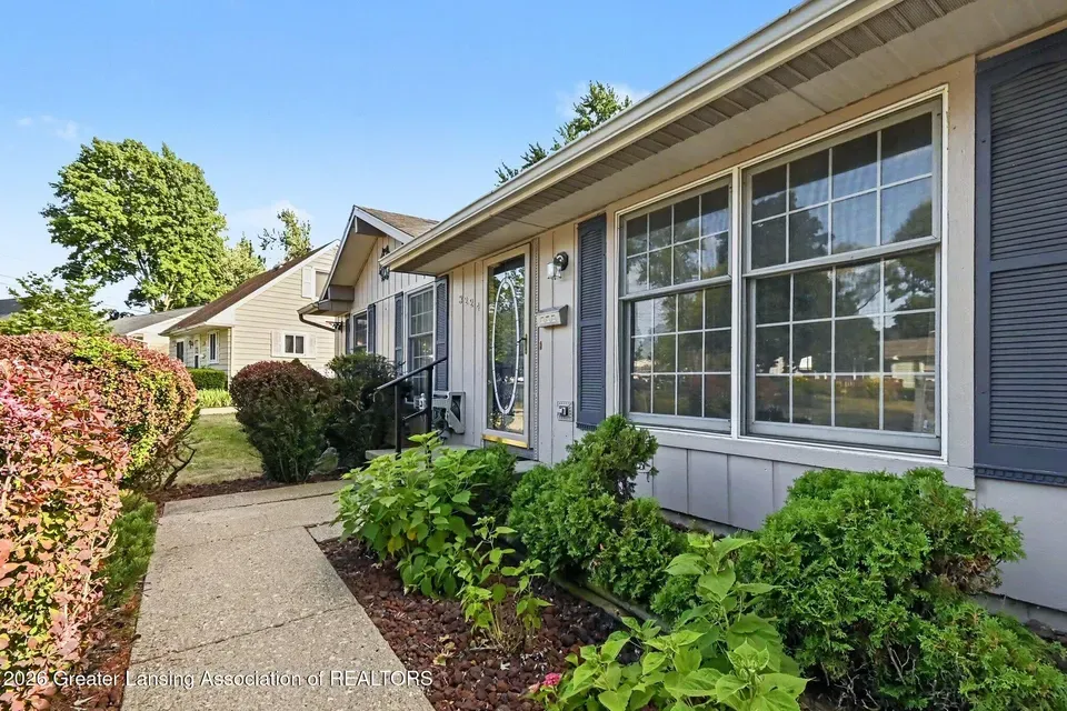 3 Bed 1 Bath Established Mid-Century Residence in Lansing, MI - 3