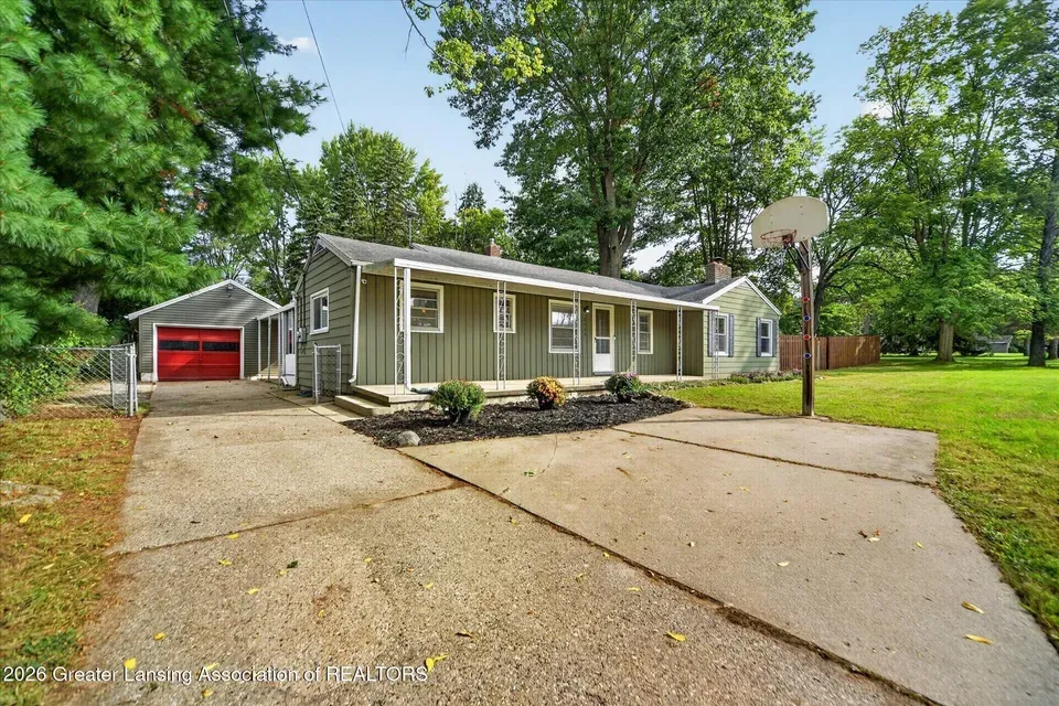 3 Bed 1 Bath Established Mid-Century Residence in Lansing, MI - 3