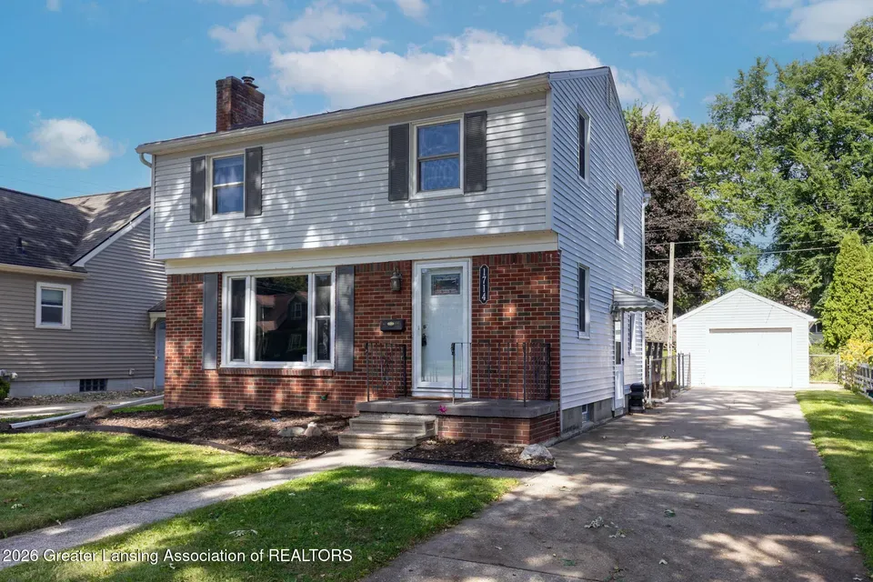 3 Bed 1 Bath Established Mid-Century Residence in Lansing, MI