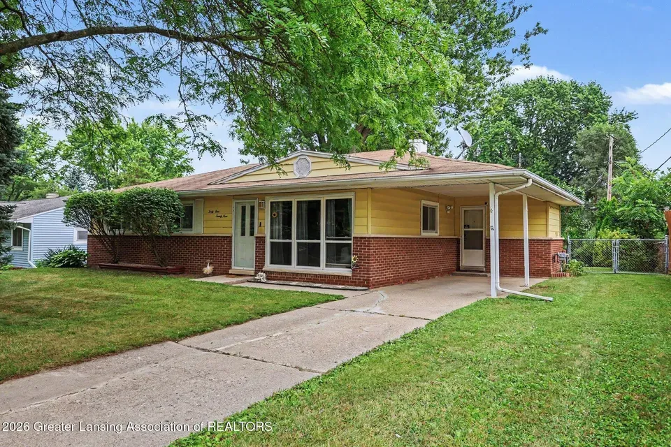 3 Bed 1 Bath Established Mid-Century Residence in Lansing, MI - 2