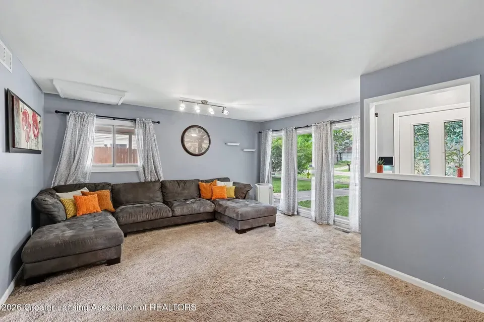 3 Bed 1 Bath Established Mid-Century Residence in Lansing, MI - 4