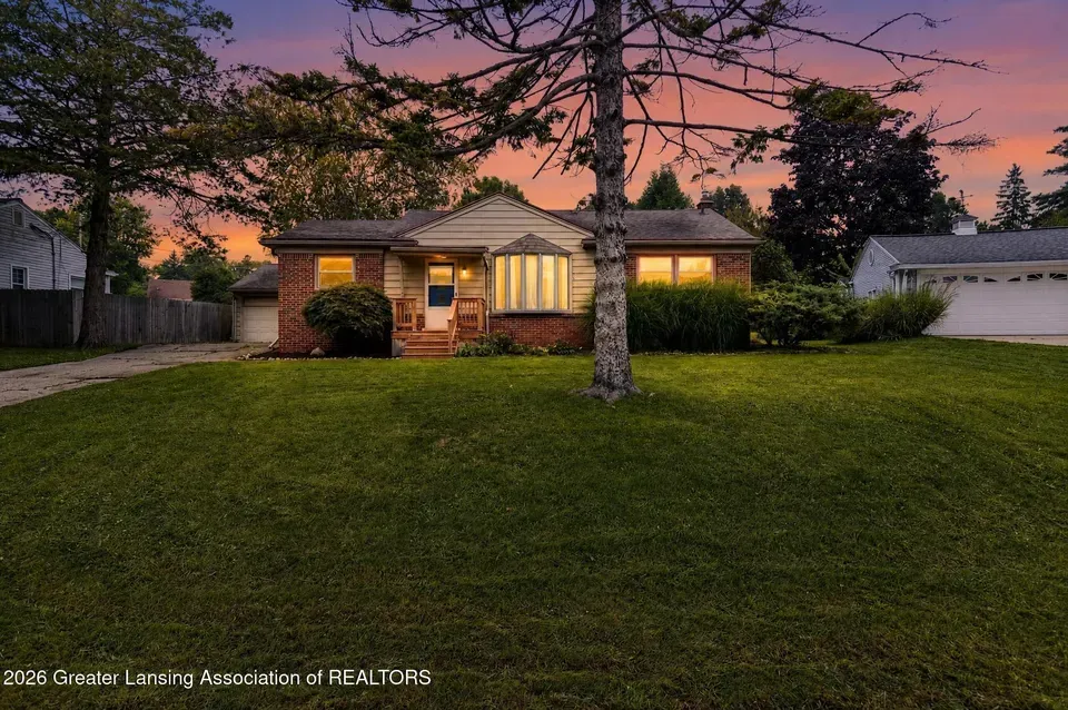 3 Bed 1 Bath Established Mid-Century Residence in Lansing, MI