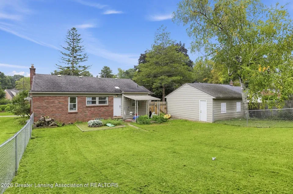 3 Bed 1 Bath Established Mid-Century Residence in Lansing, MI - 5