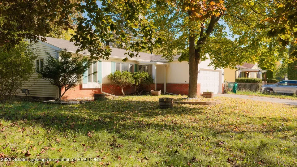 3 Bed 1 Bath Established Mid-Century Residence in Lansing, MI - 3