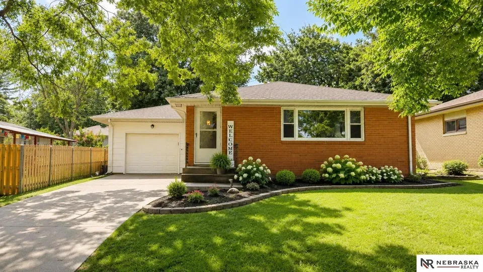 3 Bed 1 Bath Established Mid-Century Residence in Lincoln, NE
