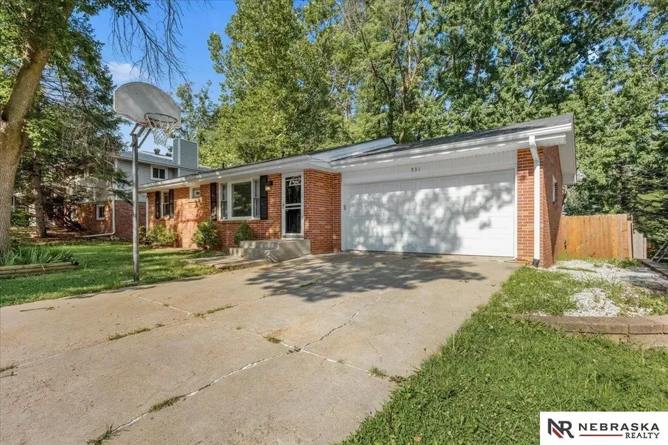 3 Bed 1 Bath Established Mid-Century Residence in Lincoln, NE - 2