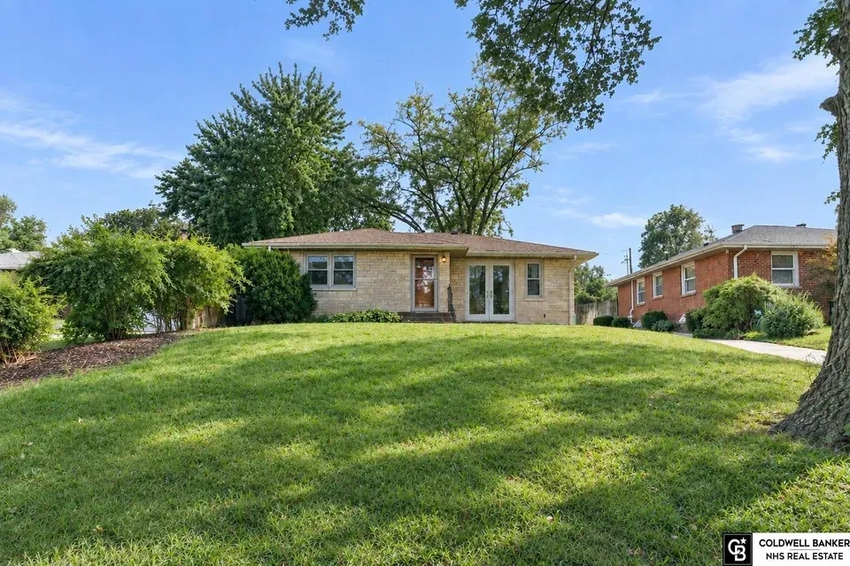 3 Bed 1 Bath Established Mid-Century Residence in Lincoln, NE - 2